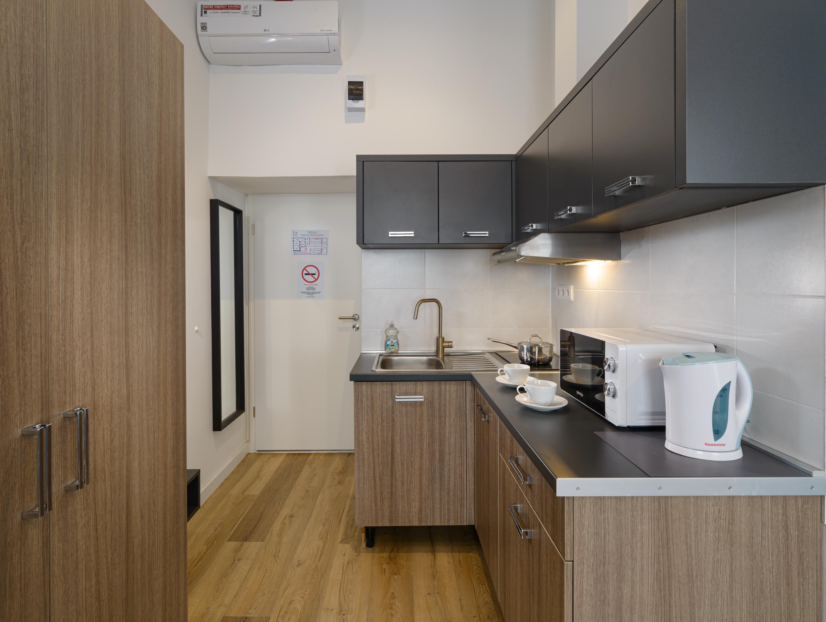 Res City Residence Hotel บูดาเปสต์ ภายนอก รูปภาพ