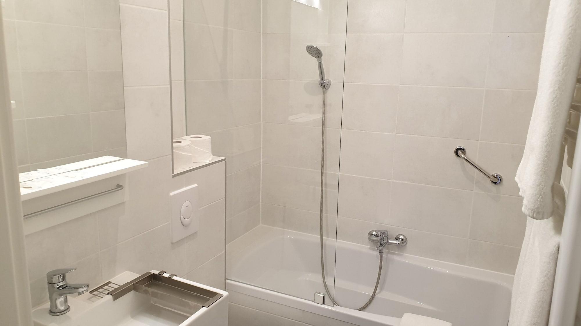 Res City Residence Hotel บูดาเปสต์ ภายนอก รูปภาพ